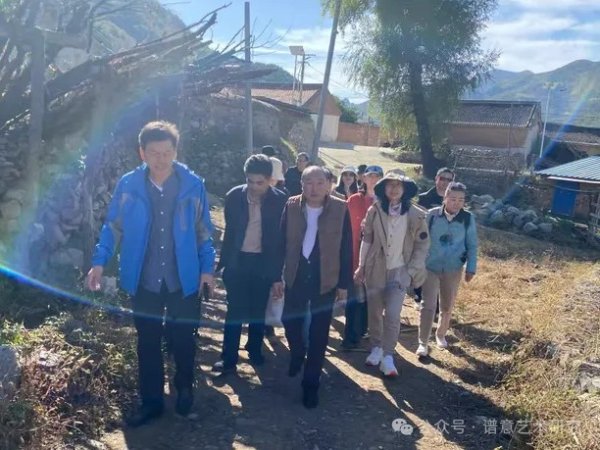 51我也要配资 中国国家画院卢禹舜、王跃奎、贾荣志导师工作室承德写生教学纪行